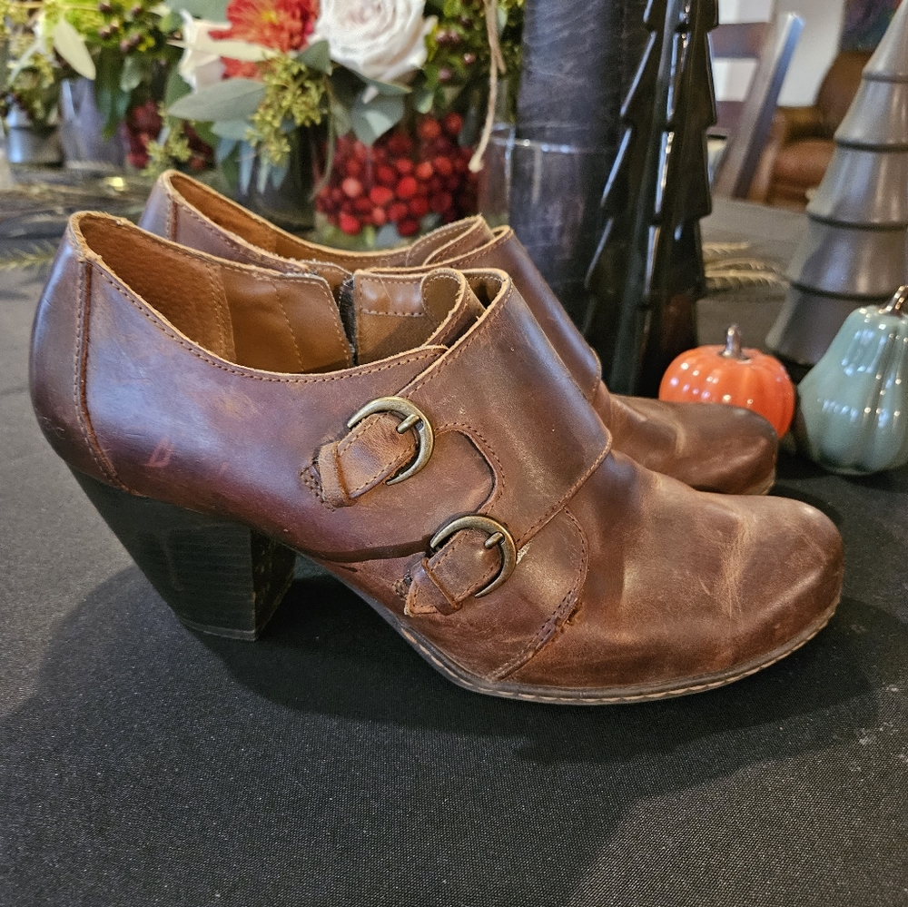 BOC - Born brand  booties brown color 3 inch heel